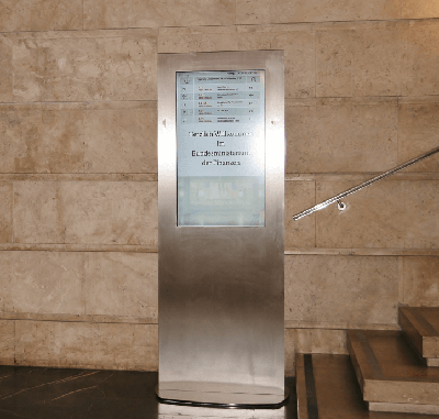 Edelstahlstelen im Bundesministerium